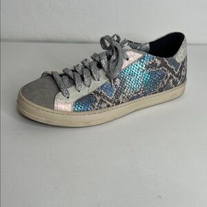 P448 John Python/Snake Print White Leather Iridescent blue Low size 38